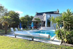 Holiday home with private outdoor pool, Gouesnac